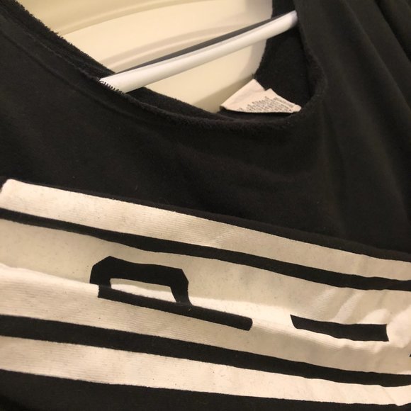 PINK Victoria's Secret Black Crewneck with Logo Detailing on Arm Size L - Picture 2 of 3